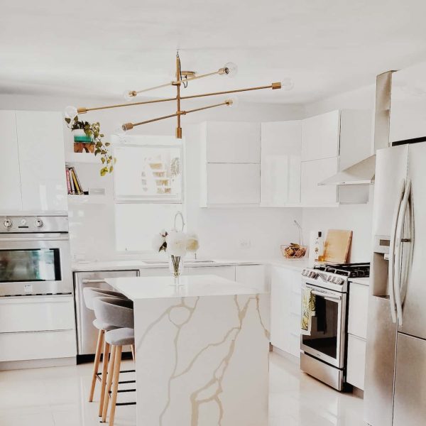 white modern kitchen-min